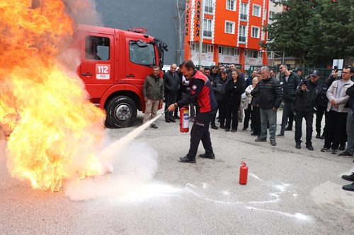 İl Emniyet Müdürlüğü Personelimize; İtfaiye Müdürlüğü Personeli Tarafından Yangın Eğitimi Verilmiştir